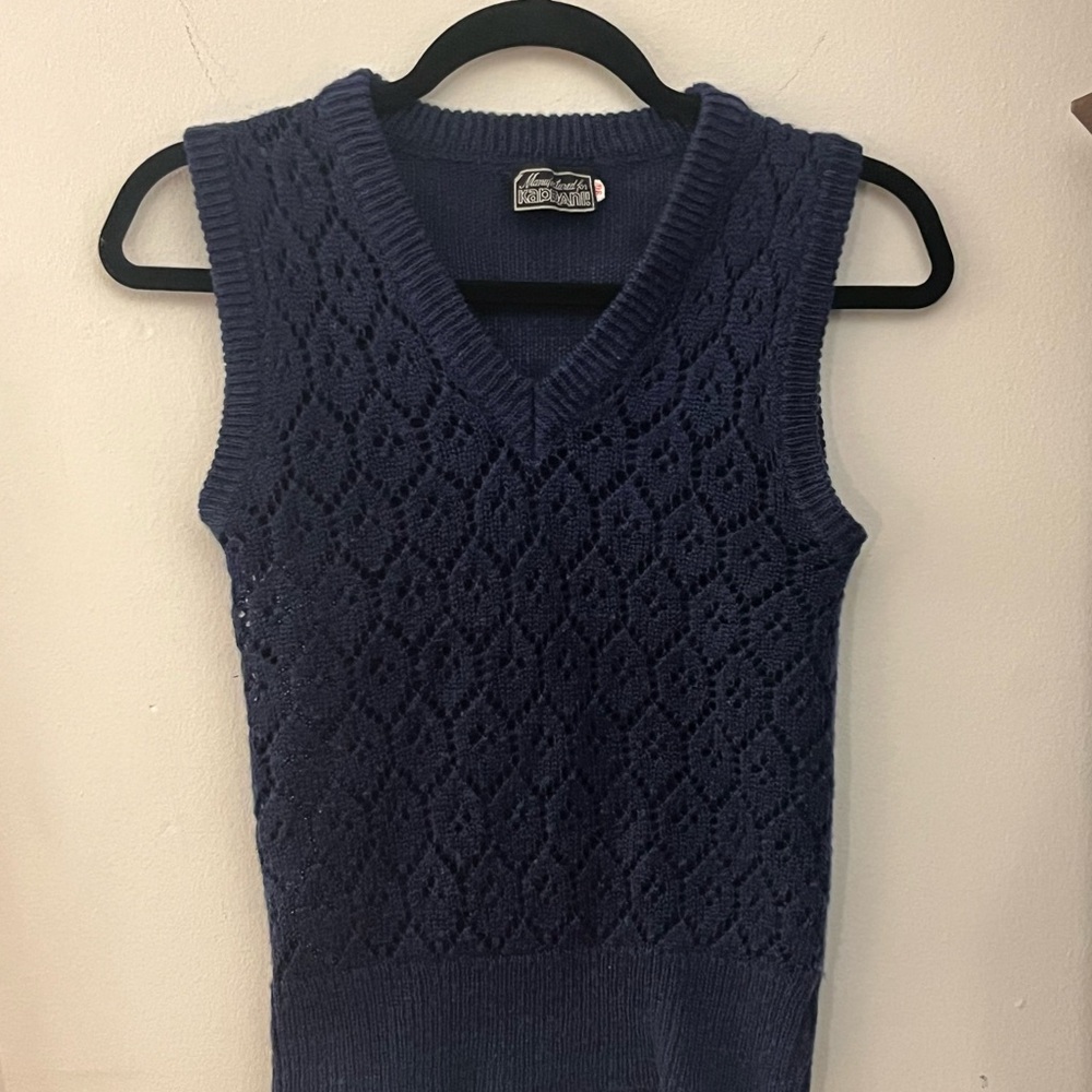 Vintage Women's Deep Blue V-Neck Sweater